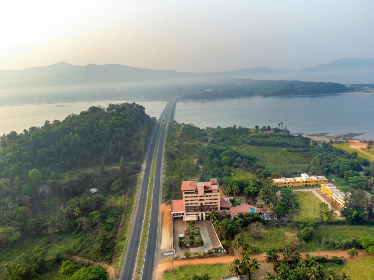 Hotel Sterling Karwar Exterior foto